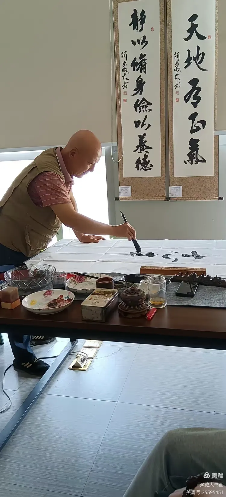 黃洲勝系著名书法家,书法教育家,书法理论家黄军胜之弟